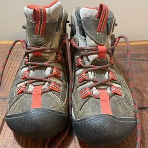 KEEN hiking boots